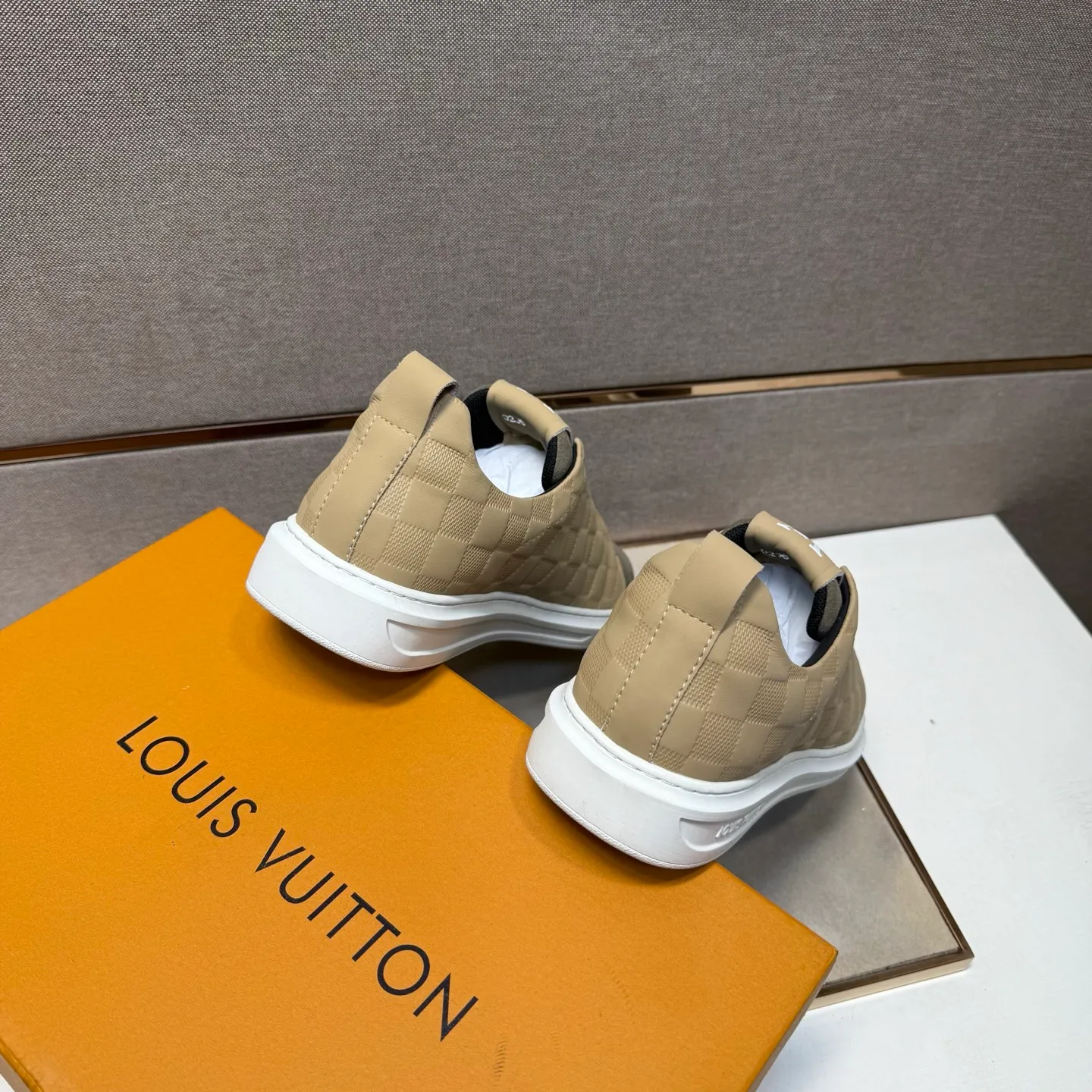 ⬛️Men's shoes 💰p442【LV～】Men's casual shoes 2025z cabinet sales simultaneously 🔶Size: 38-44#️⃣ 🔷2 colors🔜The upper is made of multi-material splicing➕Genuine leather lining, comfortable and breathable, sole: original comfortable and wear-resistant outsole, ⚠️Real shot📱Photographed🎬The real thing is better📢📢📢